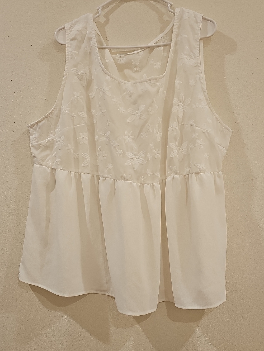 SHEIN White Floral Embroidered Sleeveless Peplum Tank